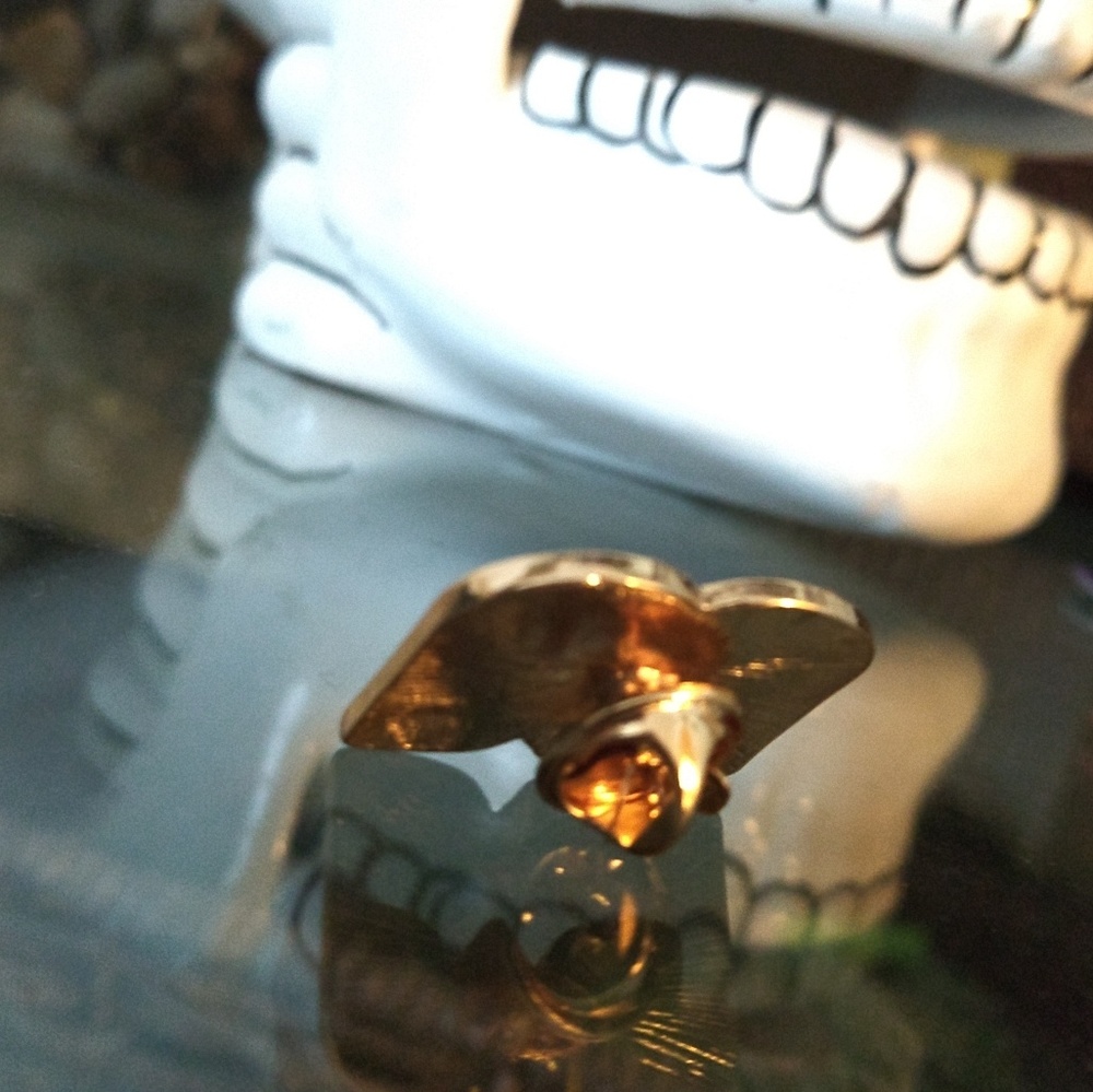 Skull pin - Picture 3 of 3